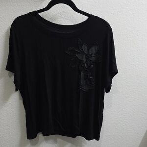 Torrid Black Floral Appliqué Short Sleeve Crop Top